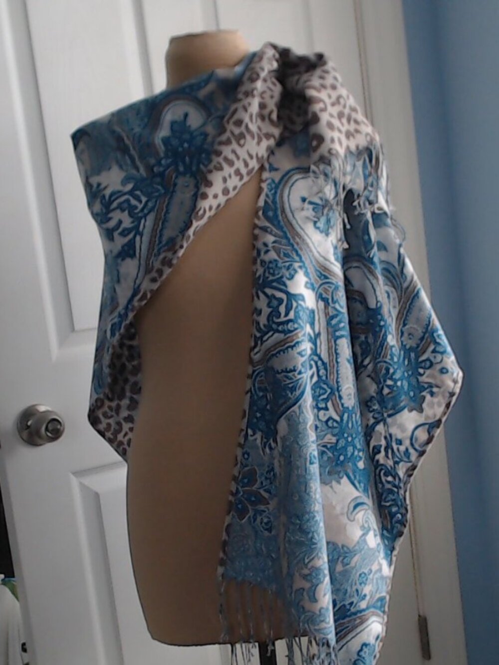 💙 Chico's Beautiful Blue Paisley/Leopard Fringed Ruana Wrap 💙 REVERSIBLE!